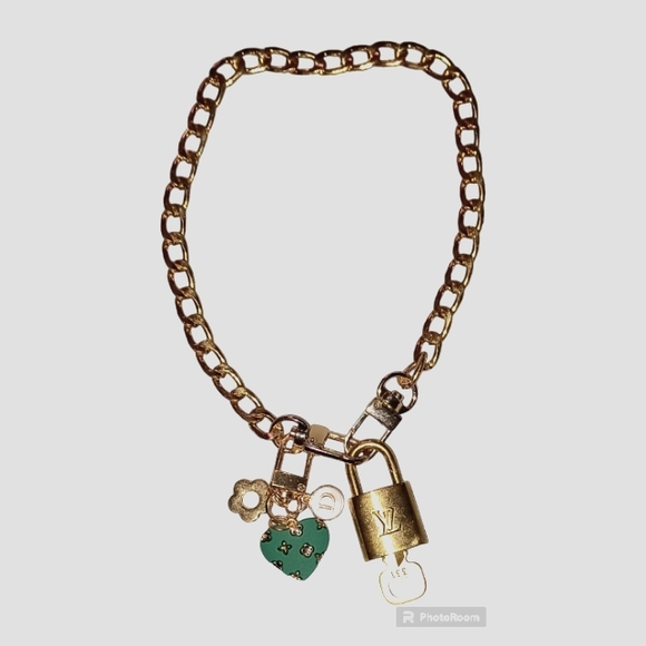 Louis Vuitton Jewelry - LOUIS VUITTON AUTHENTIC LOCK 🔐 #331 NECKLACE UNBRANDED CHAIN ⛓️